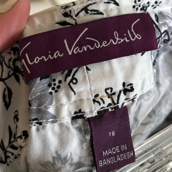 Gloria Vanderbilt Monochrome Floral Skirt - Picture 3 of 4